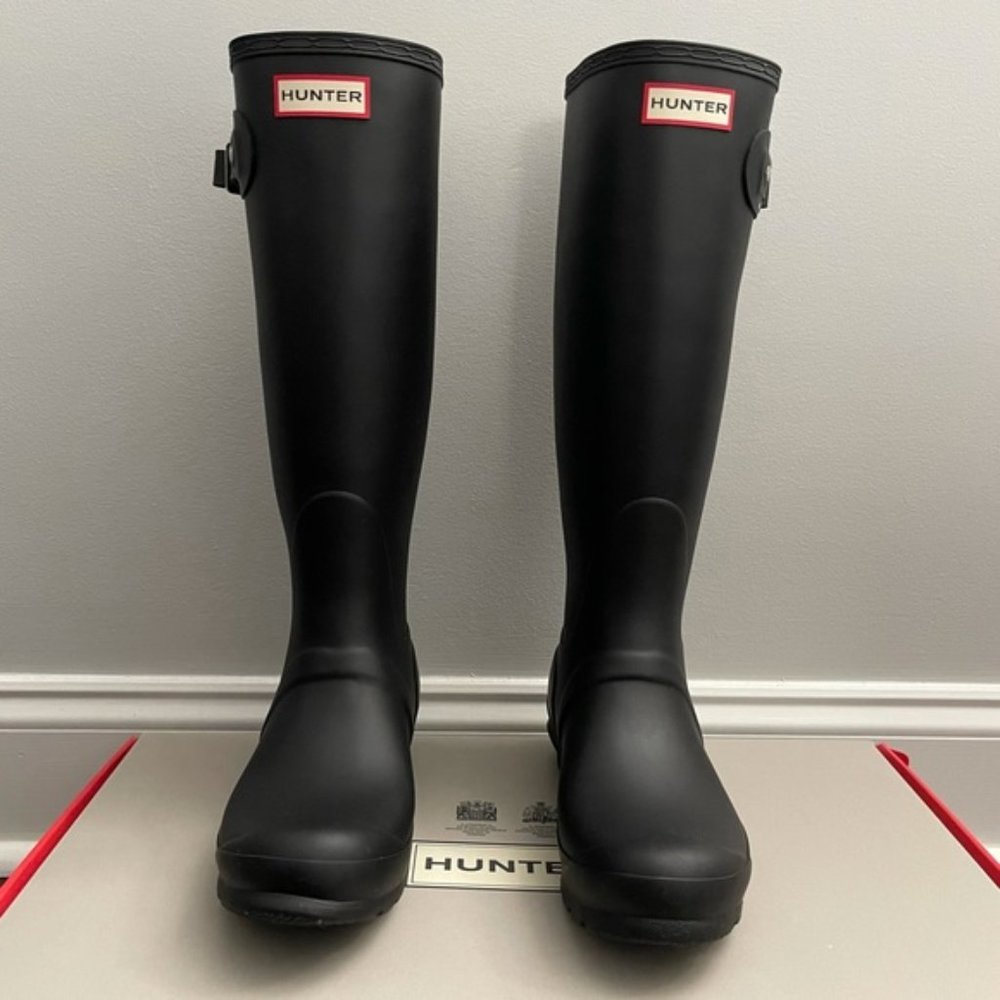 Hunter rain boots. Tall Black. Size 8